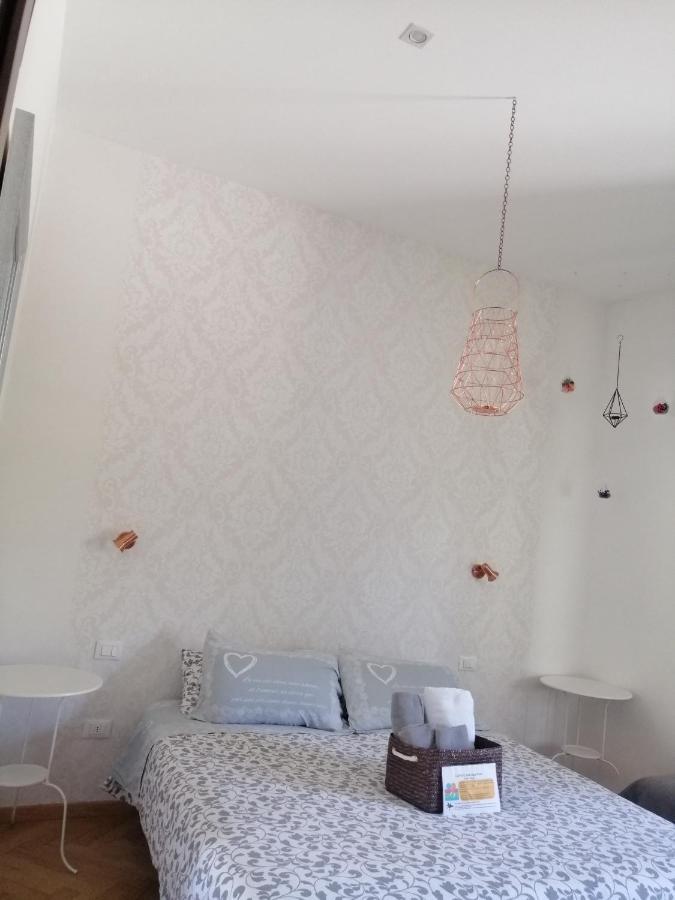 Dante Rooms And Apartment トレント エクステリア 写真