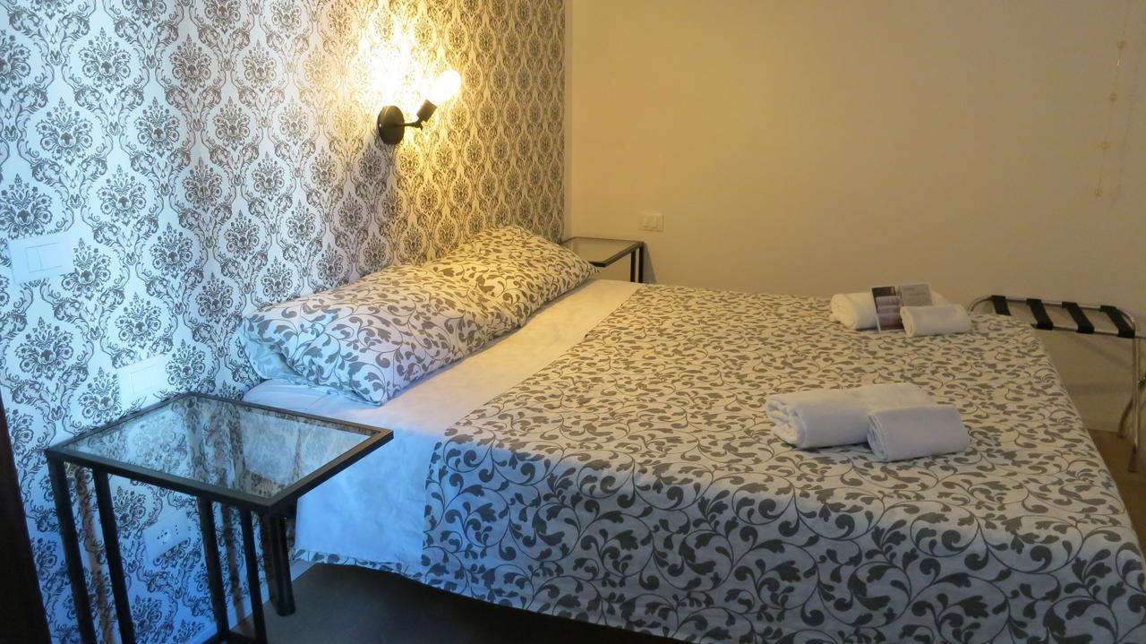 Dante Rooms And Apartment トレント エクステリア 写真