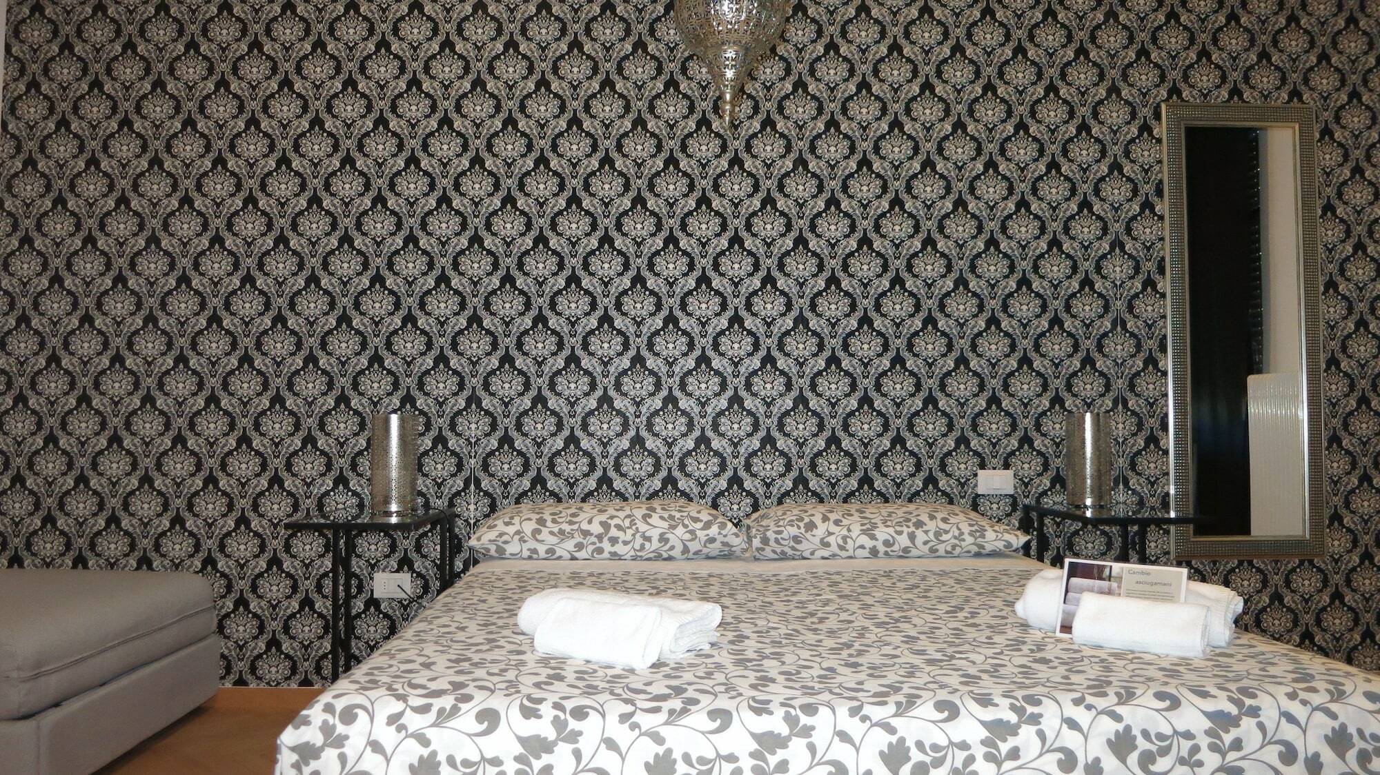 Dante Rooms And Apartment トレント エクステリア 写真